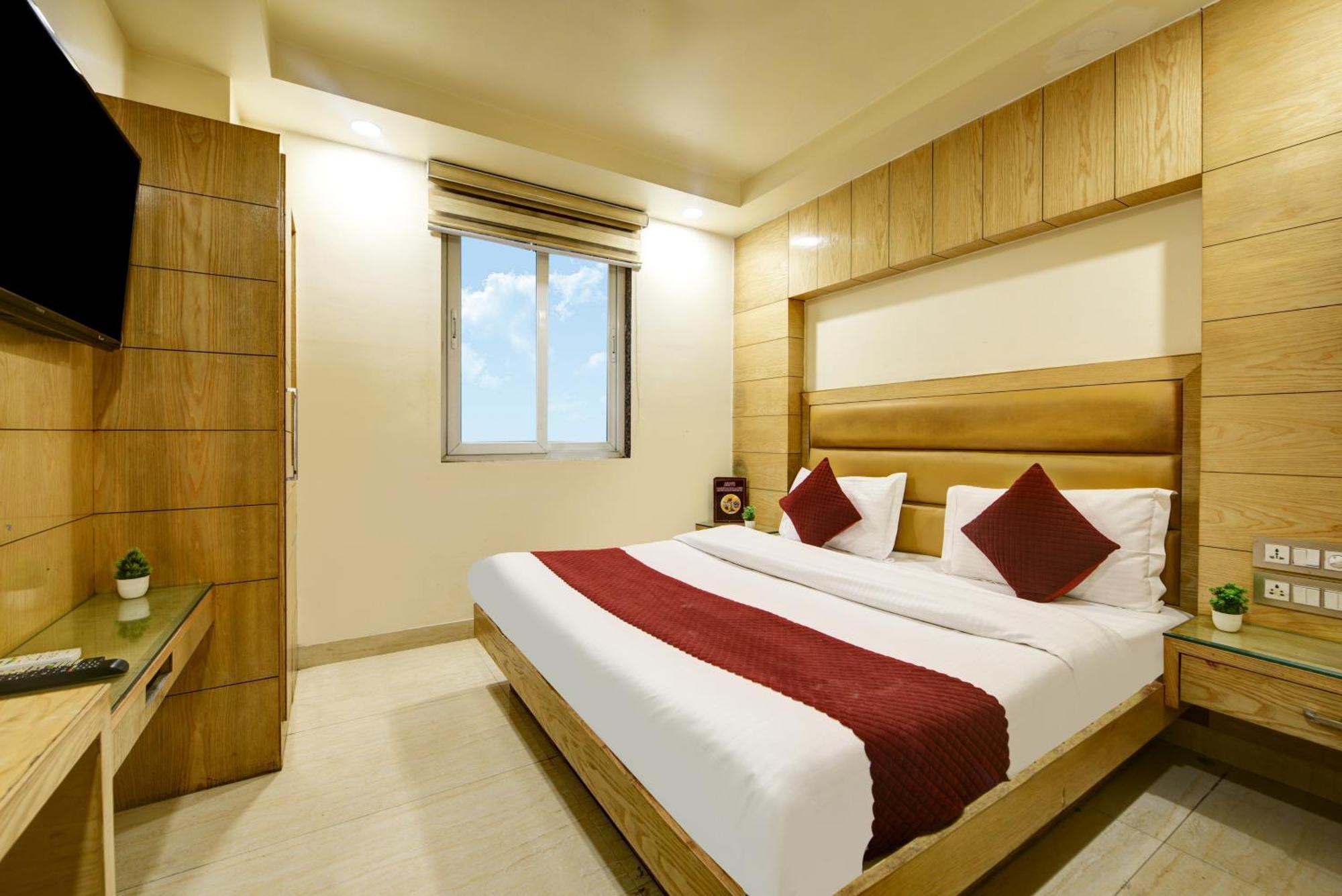 Hotel Kuber International - Train Station New Delhi