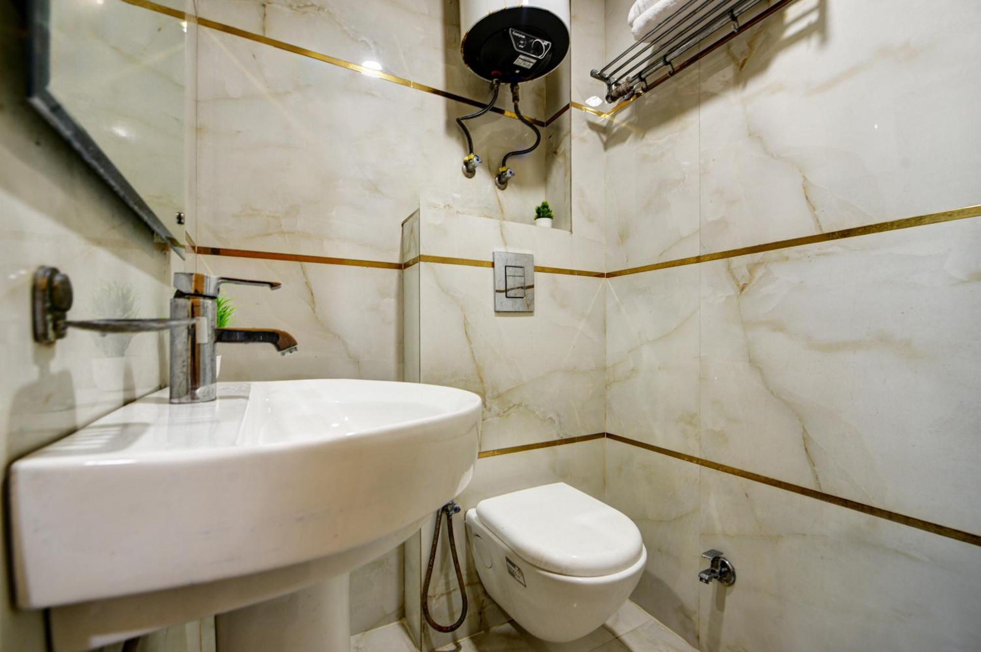 Kuber International - Train Station Hotel