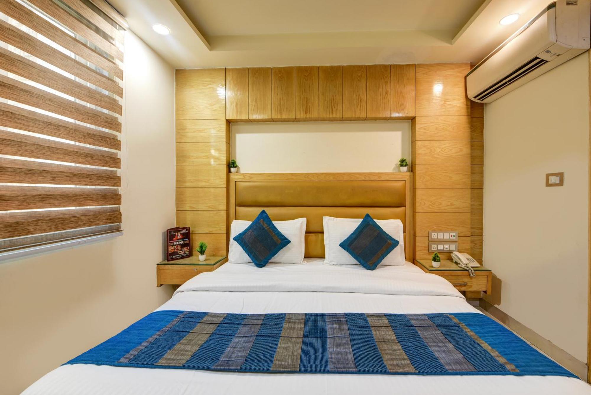 Kuber International - Train Station Hotel